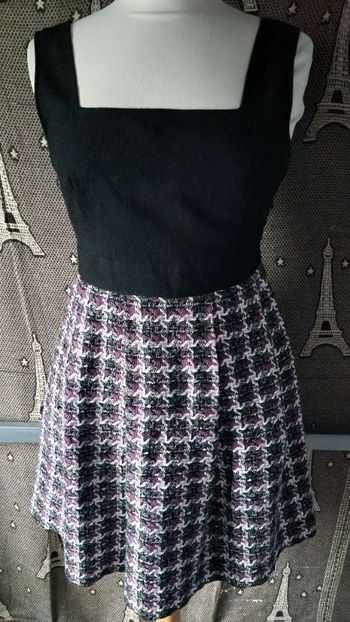 Robe noir et motifs  taille 12