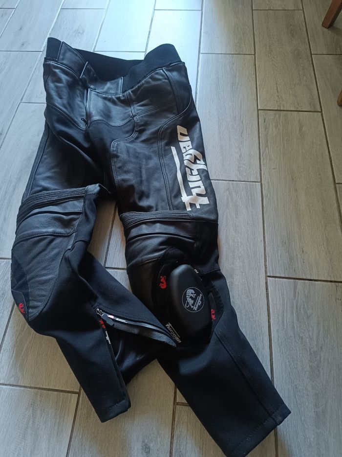 Pantalon moto cuir furygan bud evo3 taille 44.