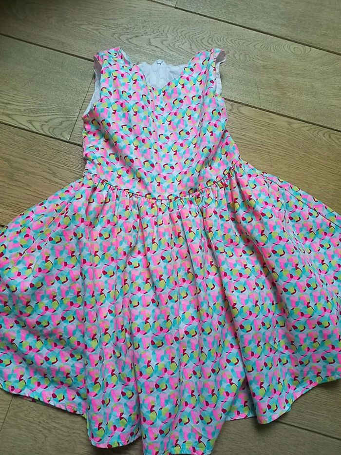 Très belle robe colorée