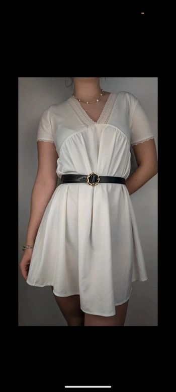 Robe blanche décolletée