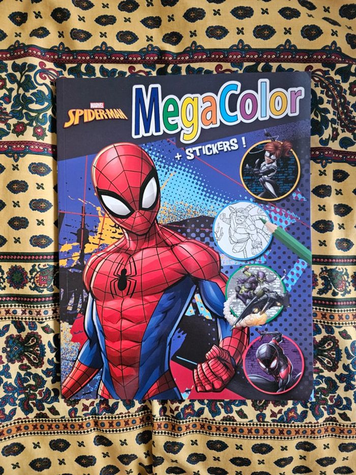 Cahier de coloriage +stickers spiderman marvel disney