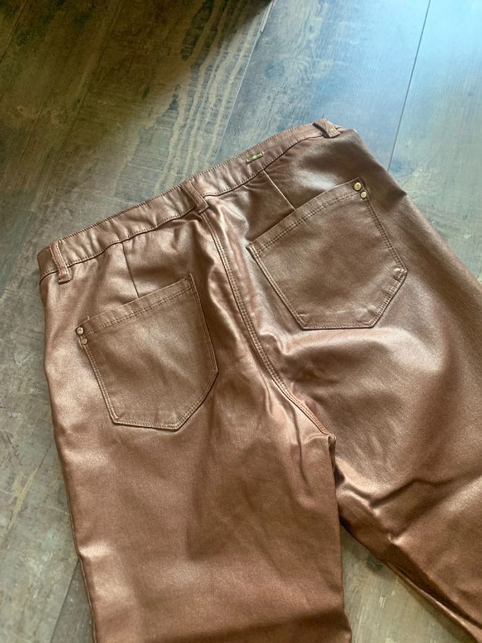 Pantalon caramel brillant - photo numéro 4