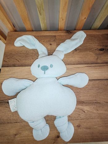 Lapin nattou bleu clair tricoté
