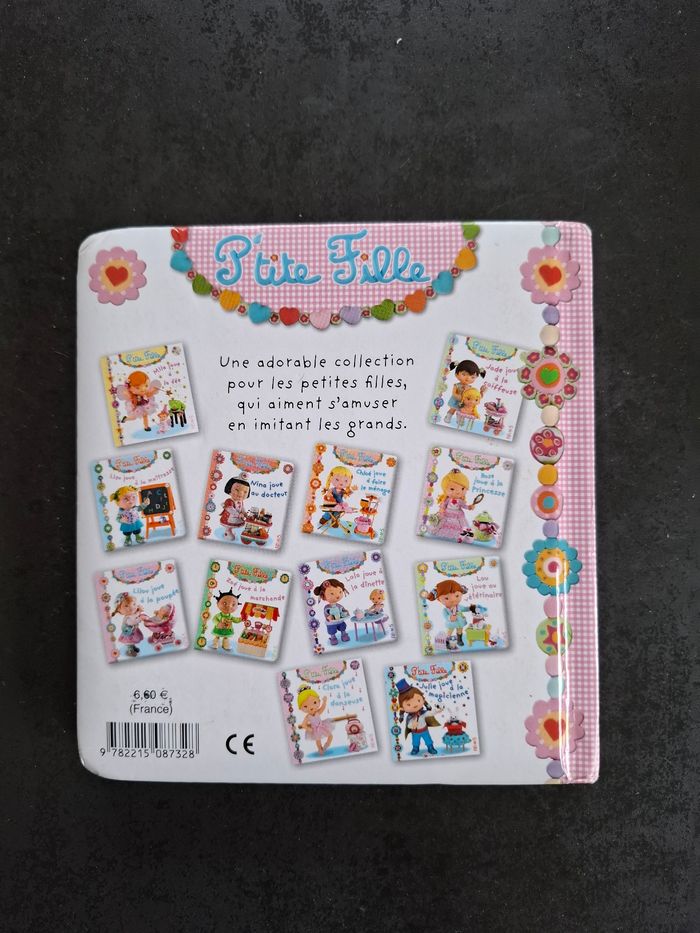 Livre cartonné Lilou joue à la poupée en bon état - photo numéro 2