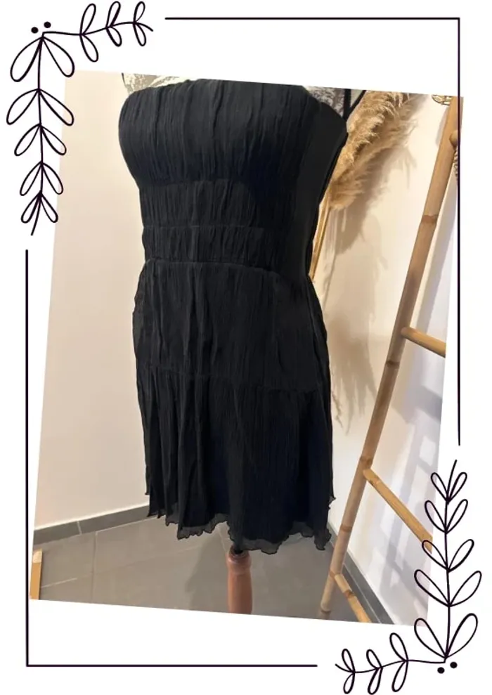 Petite robe noire bustier - photo numéro 3
