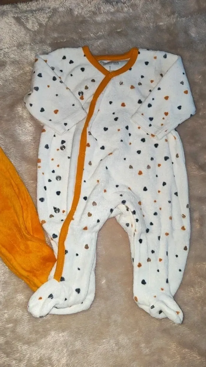 Pyjamas 1mois - photo numéro 3