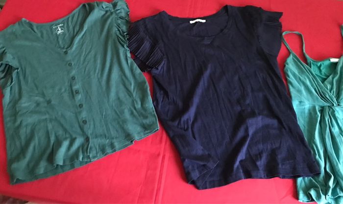 Lot de 3 hauts/t-shirts de marque Camaïeu en taille S et XS - photo numéro 19
