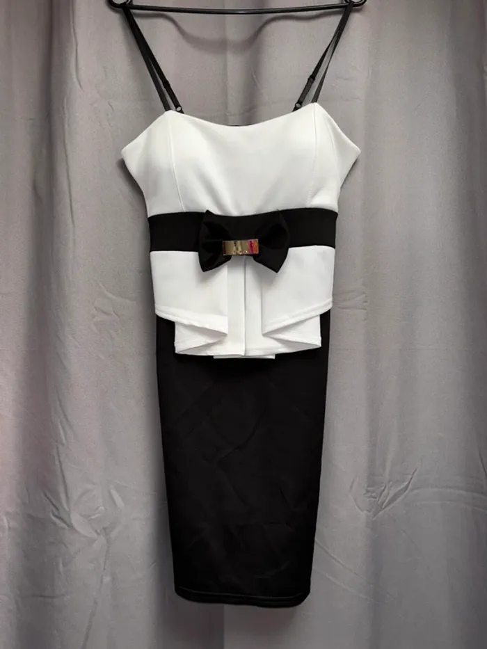 Robe courte blanche et noir, robe moulante taille unique (taille 36, 38, 40, 42) - photo numéro 3