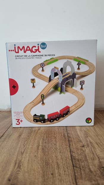 Circuit de train en bois "campagne" Oxybul imaginabul 
Complet