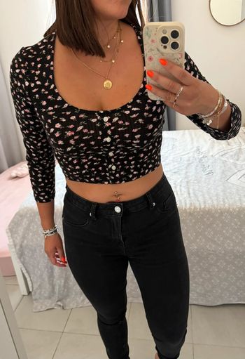 Crop top noir fleuri Jennyfer taille S en très bon état