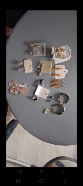 Lot de boucles d'oreilles fantaisie. Les boucles sont neuves. 12 paires