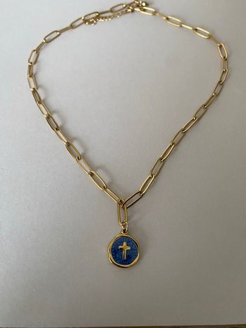 Collier croix bleue 