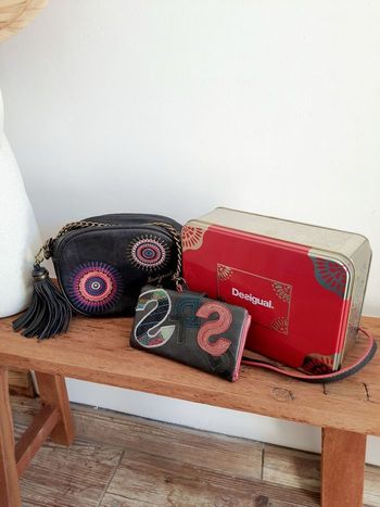 Sac à bandoulière + porte-monnaie + boîte Desigual