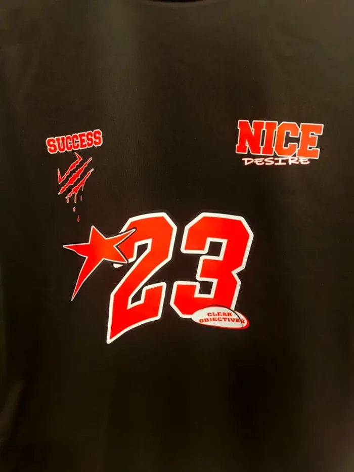 Sweat noir a motifs rouge taille L - photo numéro 4