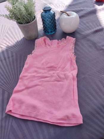 Débardeur rose à dentelles