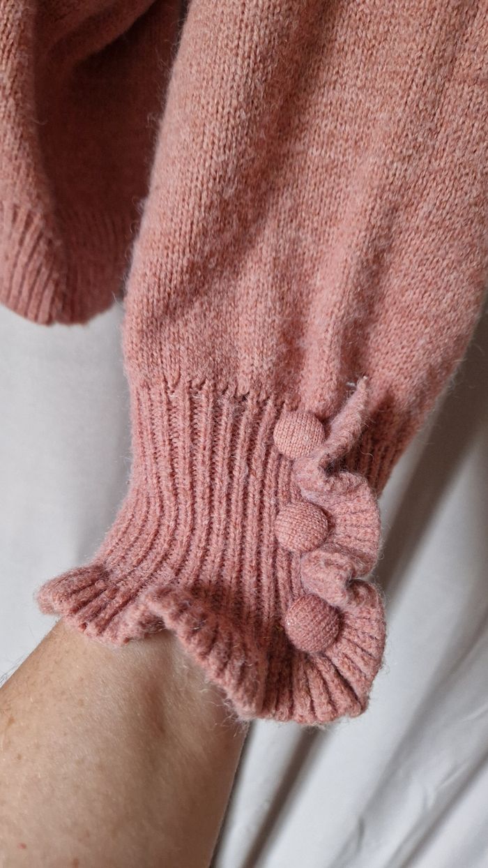 Pull rose col V manches volants - photo numéro 3