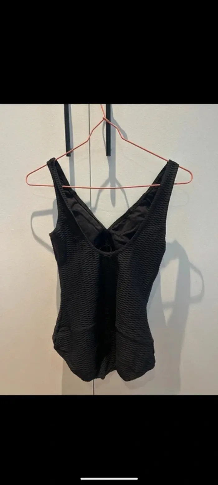 Maillot de bain noir gainant - photo numéro 2