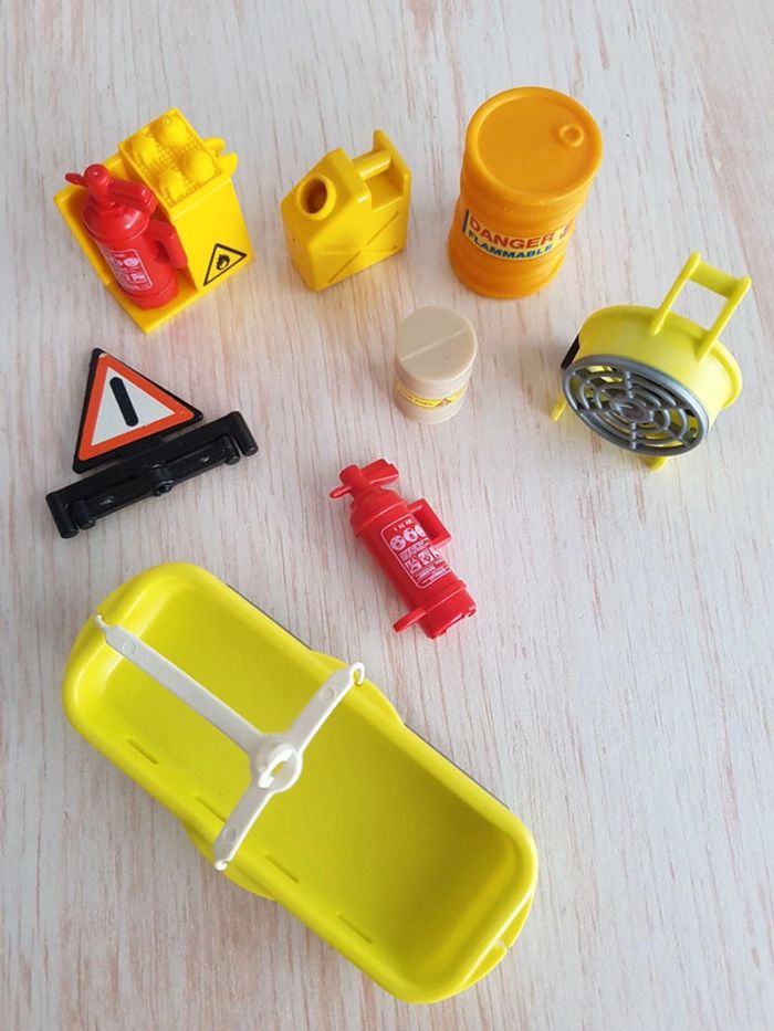 Pompiers, voiture d'intervention et secouriste Playmobil city action - photo numéro 14