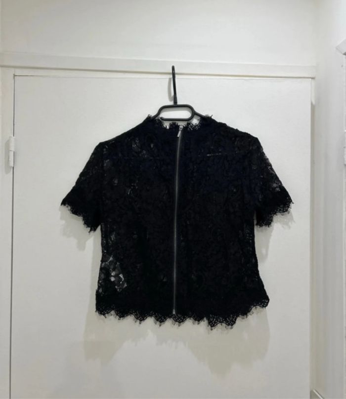 Haut a dentelles Zara taille S Neuf top court