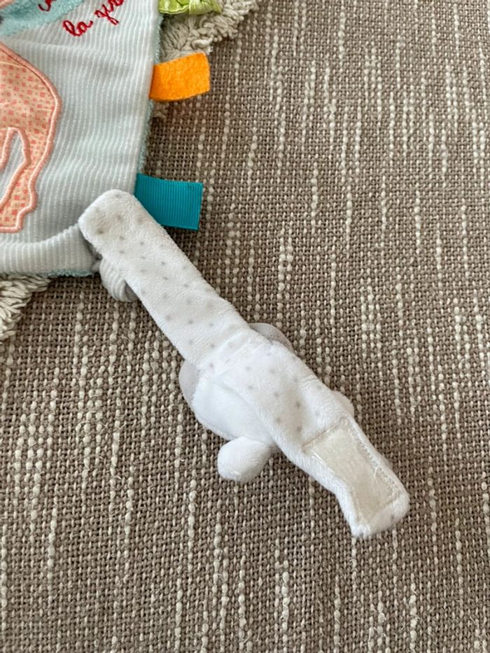 Peluche doudou plat 17cm Sophie la girafe bleu et orange très bon état - photo numéro 4