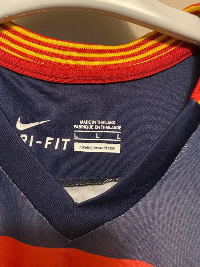 Très jolie t-shirt de foot Barcelone - photo numéro 4
