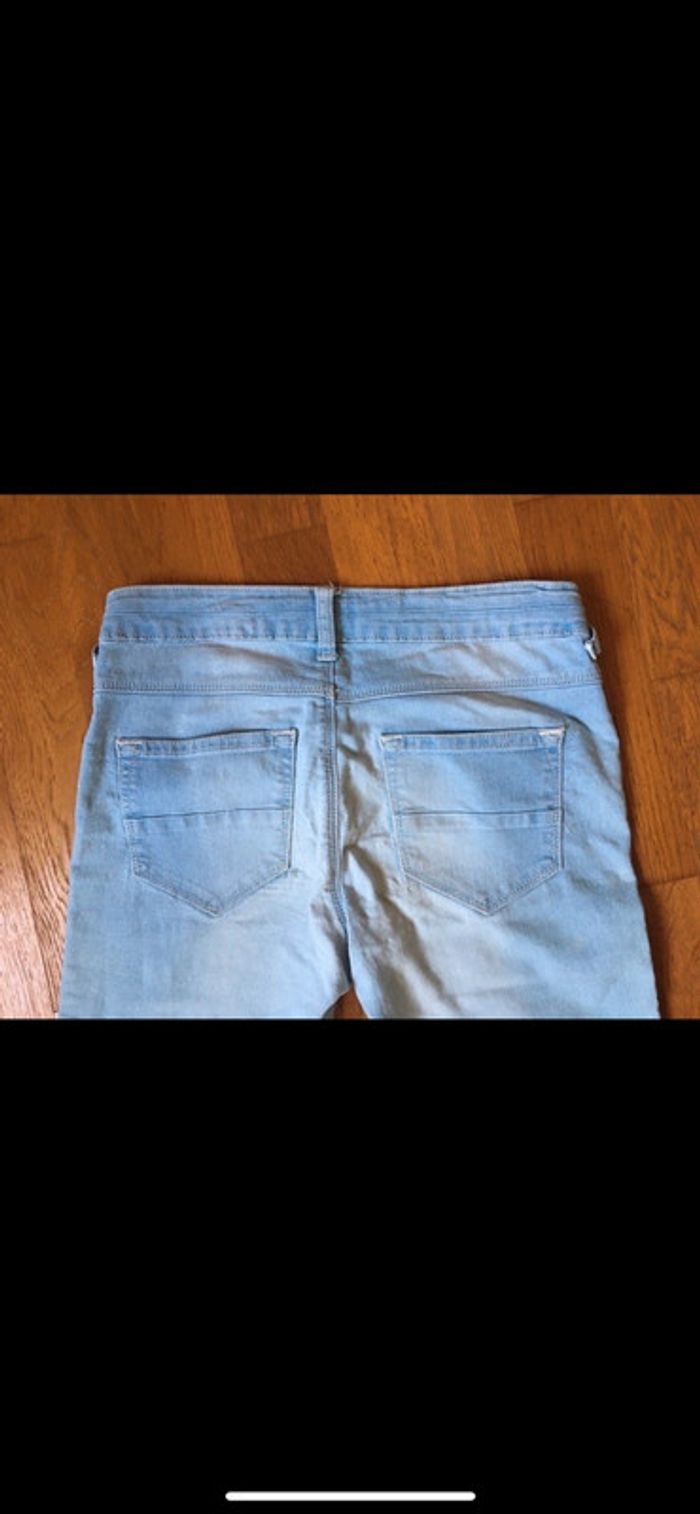 Jean bleu clair délavé - photo numéro 2