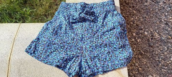 short fleuri bleu