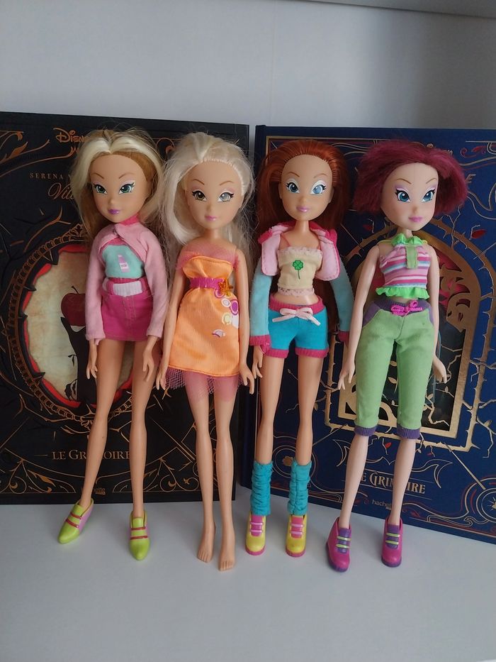 4 Poupées Flora Tecna et Bloom Love and Pet + Stella City Girl Fashion and Magic Winx Club saison 4 Smoby