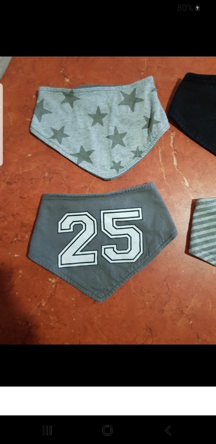 Lot de 4 bavoirs - photo numéro 2