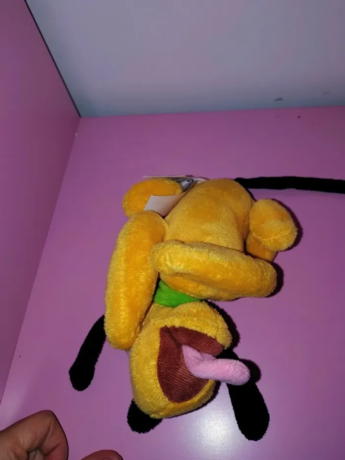 Peluche doudou Mini Pluto Disney Store 2016 chien jaune couché 20 cm - photo numéro 4