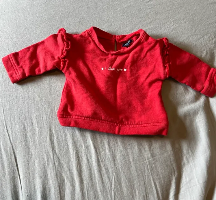 Sweat bébé rouge KIABI 1M – I love you