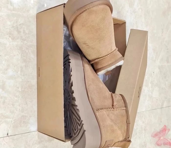 Bottes Ugg mini taille 41 - photo numéro 6