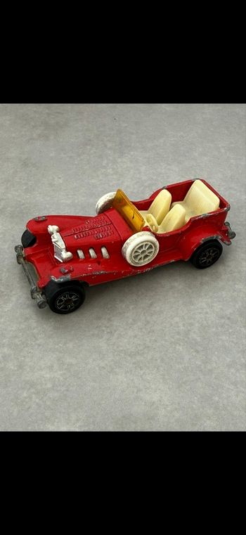 Voiture rouge majorette excalibur N°267 Échelle 1/58