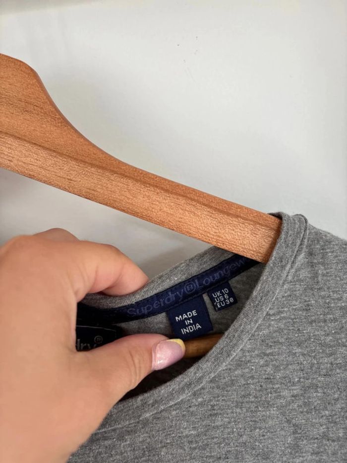 t-shirt gris superdry taille M - photo numéro 4