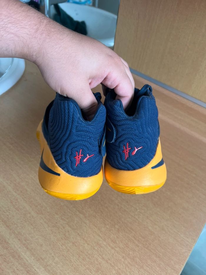 Nike Kyrie 2 Cavs - photo numéro 3