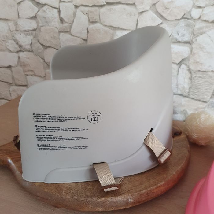 Rehausseur de chaise pour bébé avec toutes les secuites Tigex - photo numéro 2