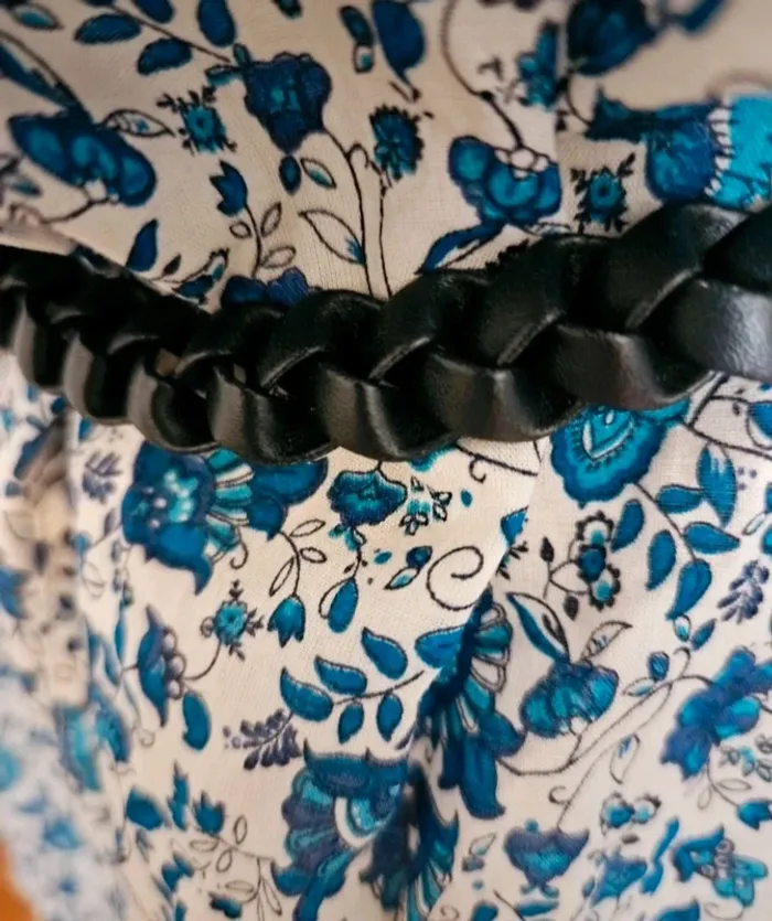 Tunique ou Robe bleue/blanc fleurie avec ceinture Kiabi Taille 48 (42/44) Neuve - photo numéro 5