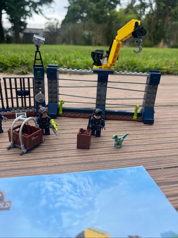 Lego Jurassic World 75931 L'attaque de l'avant-poste - photo numéro 3