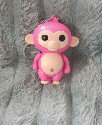 Porte-clés singe rose avec lampe torche LED