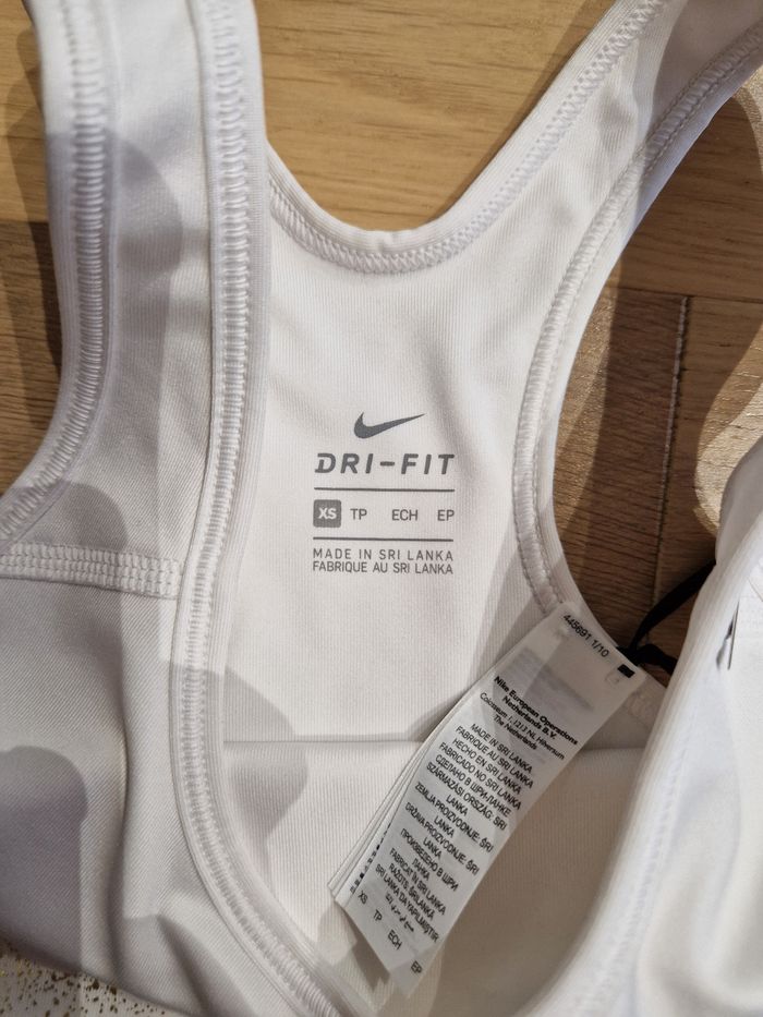 Brassière Nike neuve - photo numéro 5