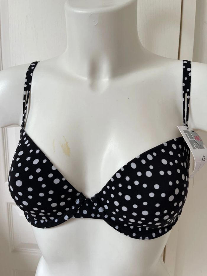 Soutien-gorge à pois - photo numéro 4