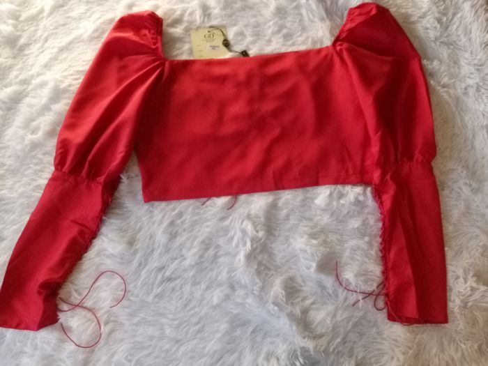 Crop top rouge  Taille M/L Neuf - photo numéro 2