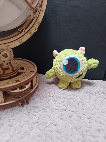 Peluche au crochet inspirée de Bob Razowski