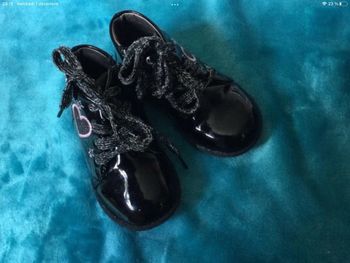 Chaussures vernies noires kokin 24 pas neuve mais tbe