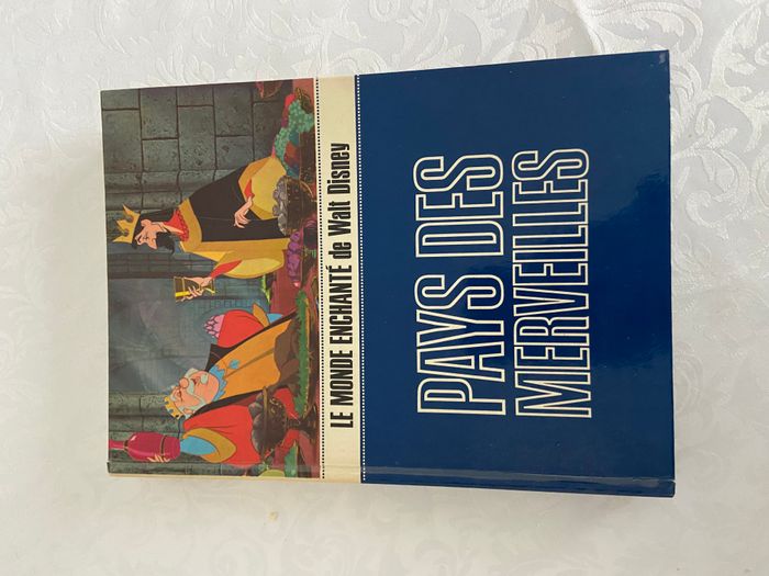 livre disney le monde enchanté pays des merveilles