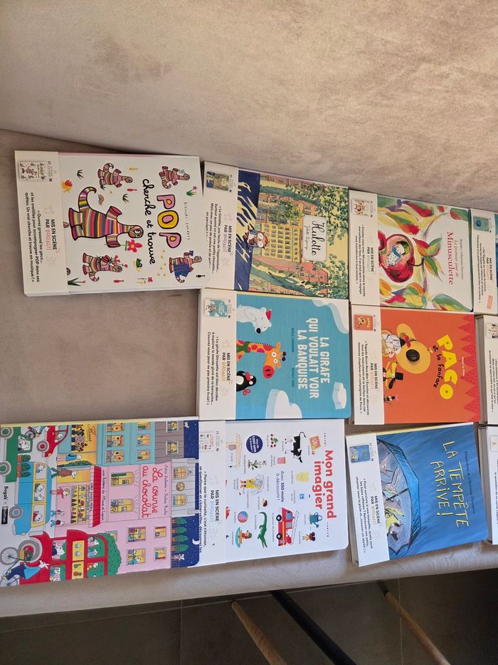 Console bugali + 14 livres - photo numéro 2