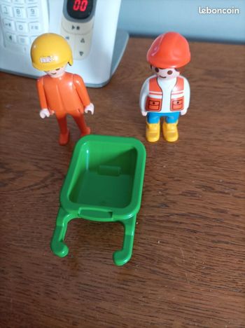 Lot 2 playmobil ouvriers avec la brouette