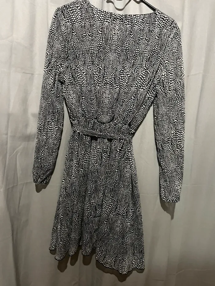 Robe lilie rose noir à pois - photo numéro 5