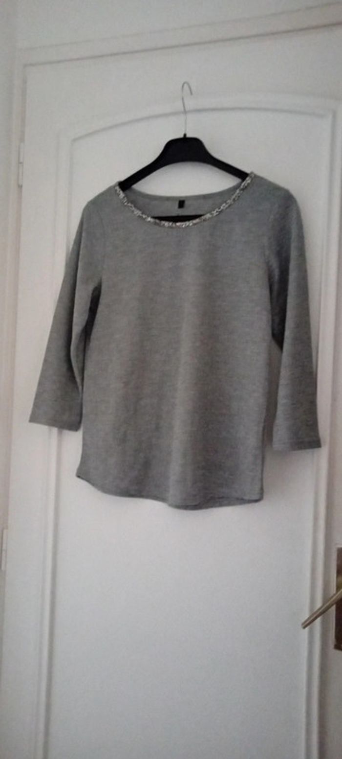 Pull de fêtes fin fil métallique argenté col strass gris femme Taille 1 - photo numéro 5