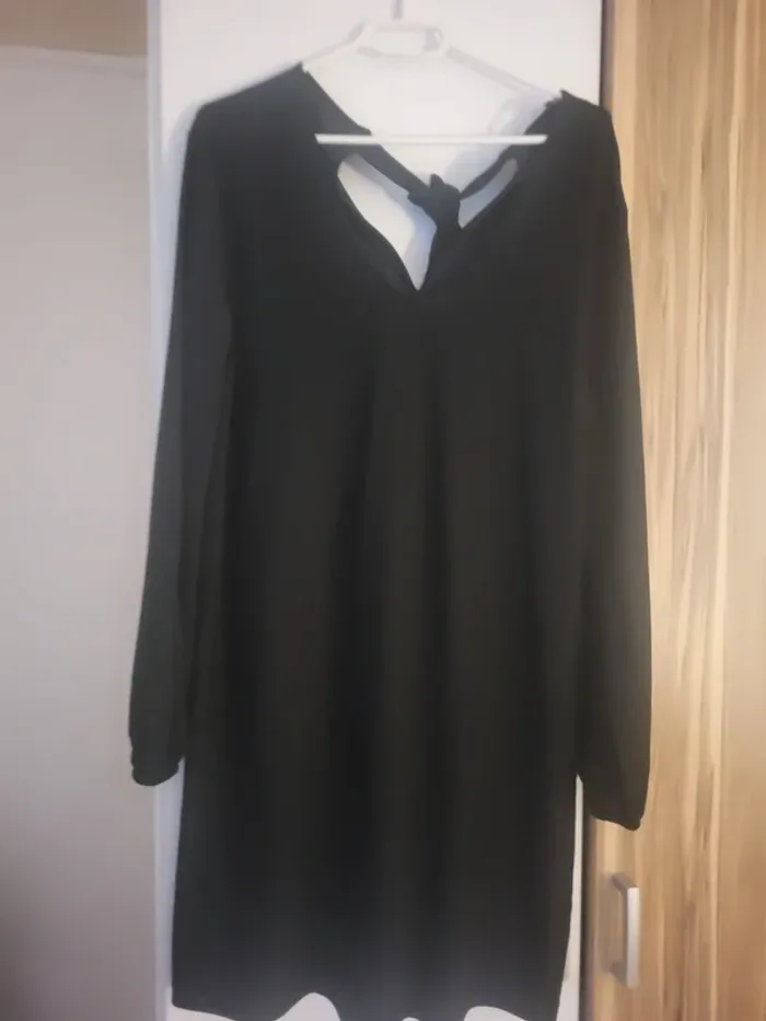 Robe mi longue noire avec fermeture lien dos